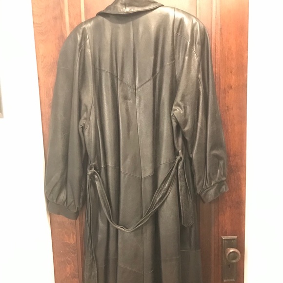 Full length leather trench coat. - Picture 2 of 2